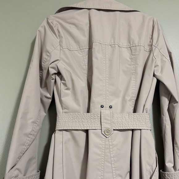 Beige Trench Coat 🤍 - Picture 3 of 3